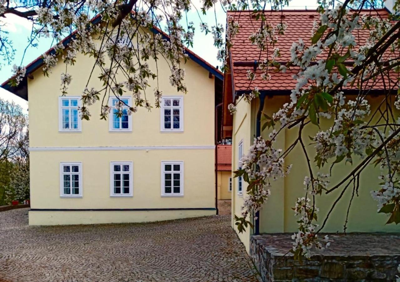 Lovecky Zamecek Pod Milesovkou Teplice Kültér fotó