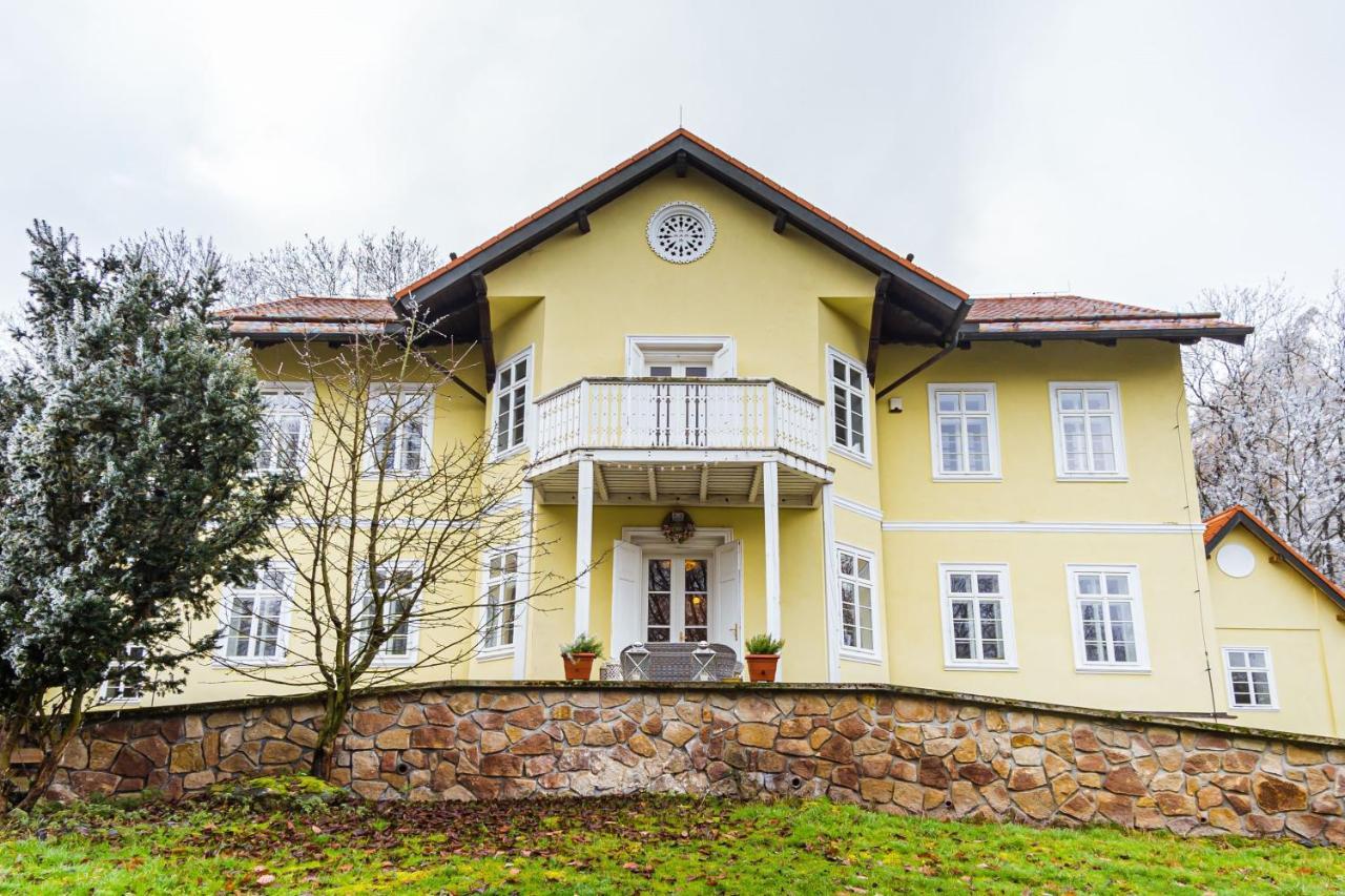 Lovecky Zamecek Pod Milesovkou Teplice Kültér fotó